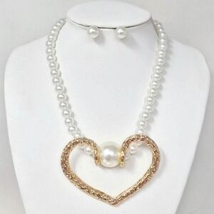 Bold Heart Pendant Pearl Beaded Statement Necklace